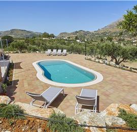 4 bedroom villa with pool, Castellammare del Golfo, sleeps 8-9